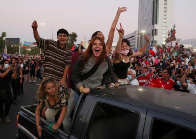 celebrations in the streets after Boric's victory/ 2021